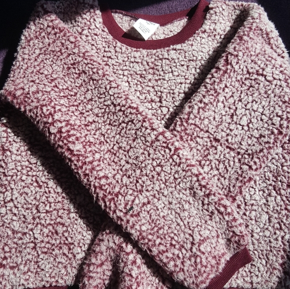 I am selling a fluffy warm long sleeve shirt - Picture 2 of 3